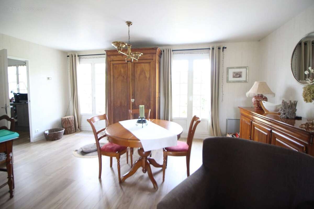 Maison à SAINT-LEU-D'ESSERENT