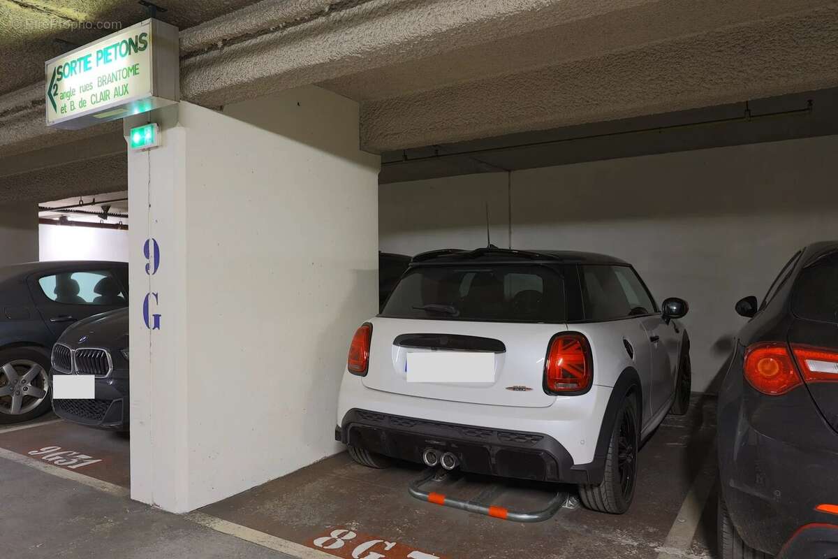 Parking à PARIS-3E