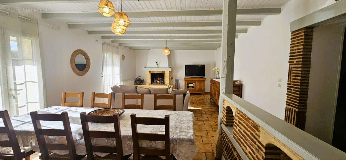 Maison 140 m² à Saint-Laurent-Des-Vignes  - photo 9