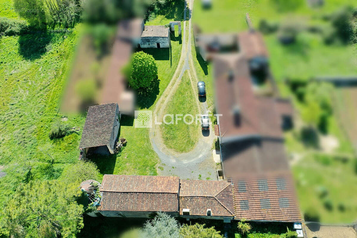 Maison à LE DOUHET