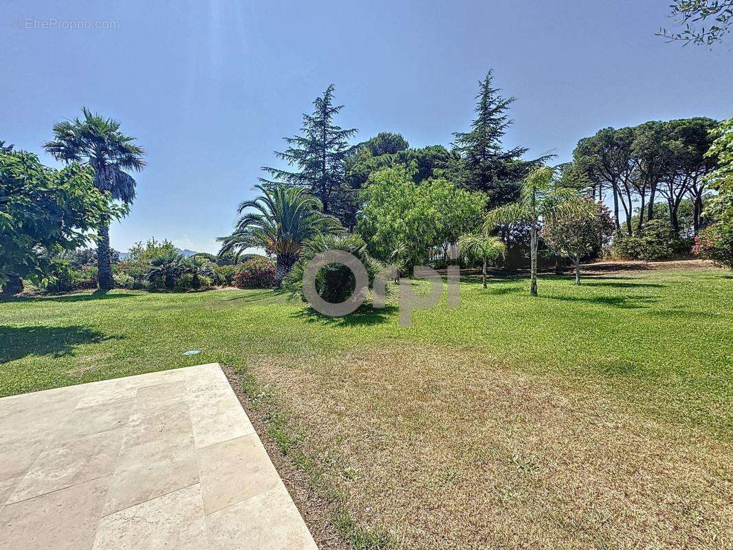Propriété de Prestige avec Piscine spa et Terrain de tennis à Roquebrune-sur-Argens - photo 19