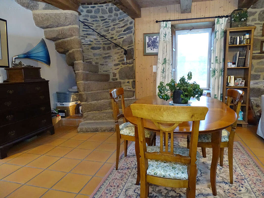 Maison à MAEL-CARHAIX