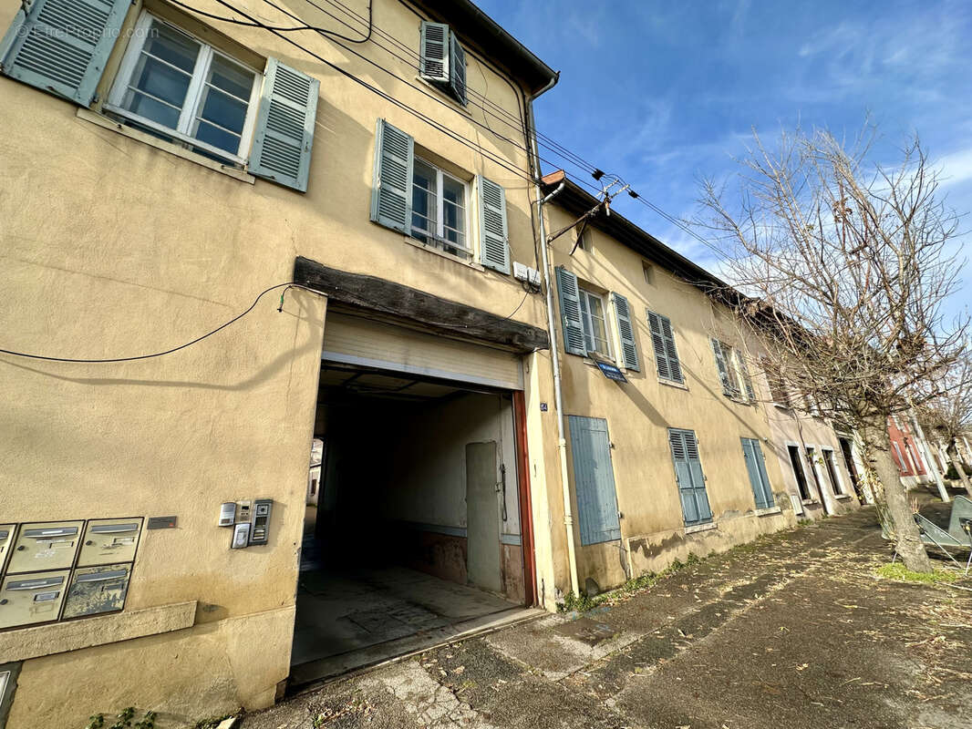 Appartement à SAINT-GEORGES-DE-RENEINS
