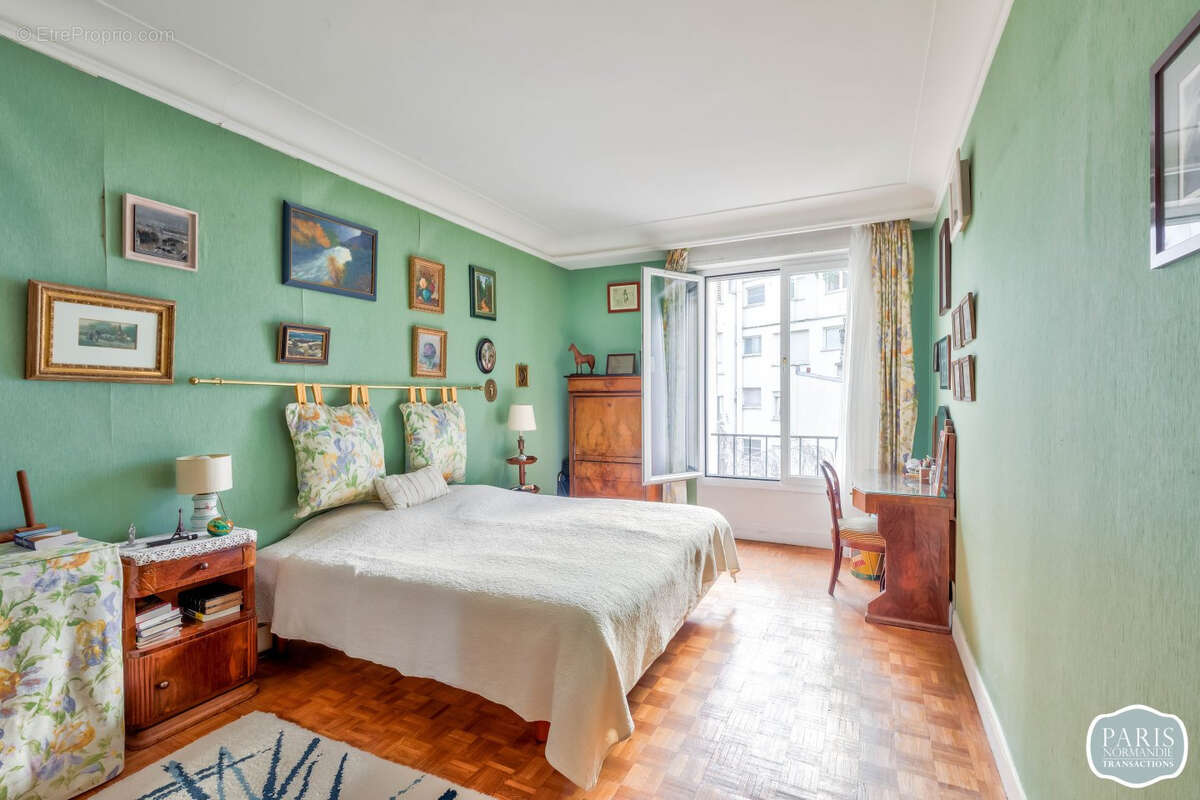 Appartement à PARIS-8E