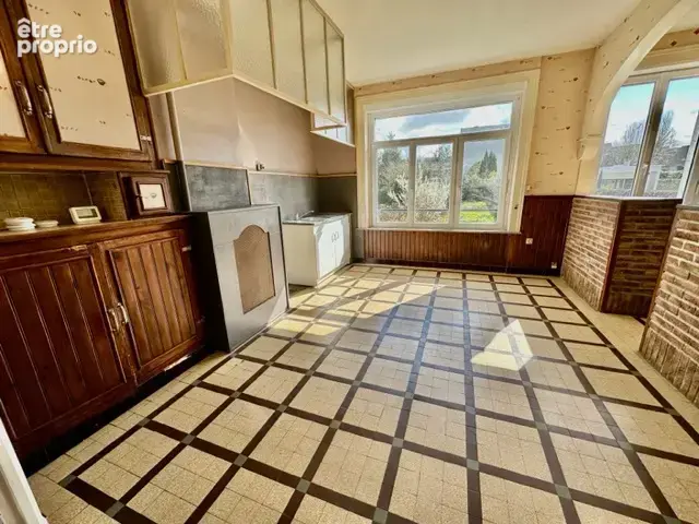 Du volume pour cette maison de ville avec garage et jardin proche des écoles - photo 2