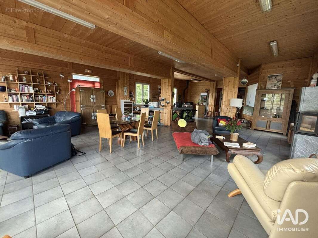 Photo 3 - Commerce à CUISERY