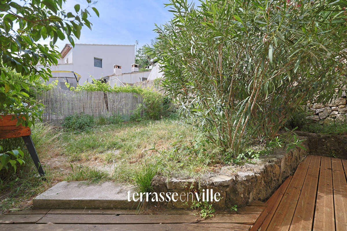 Appartement à LE REVEST-LES-EAUX