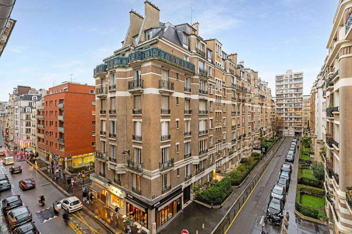 Appartement à PARIS-17E