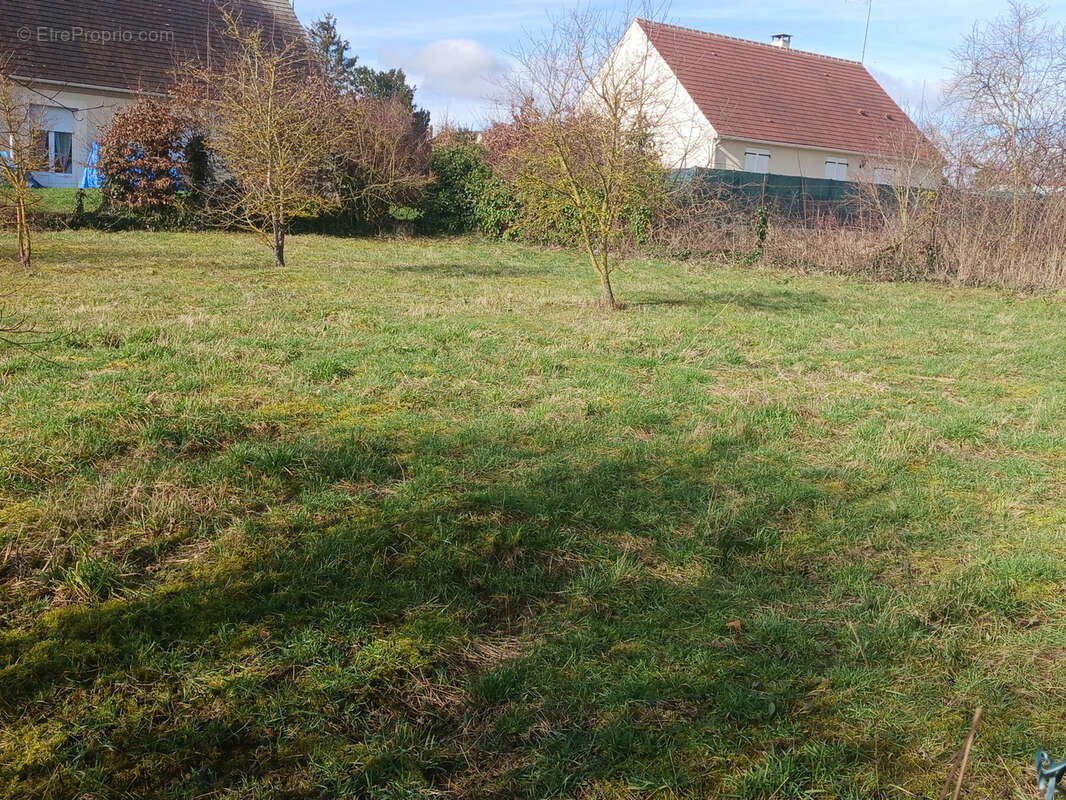 Terrain à BEAUNE-LA-ROLANDE