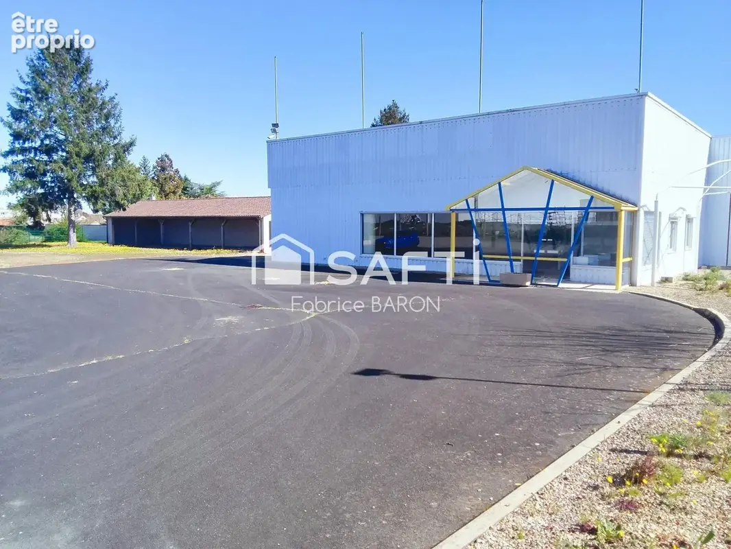 Photo 1 - Commerce à CHASSENEUIL-DU-POITOU