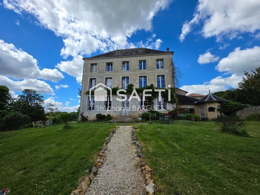 Photo 1 - Maison à SOMMIERES-DU-CLAIN