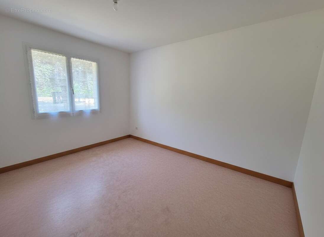 Maison 105 m² à Saint-Julien-L'ars  - photo 9