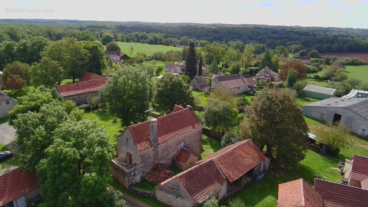 Bel ensemble en pierre dans un hameau - photo 17