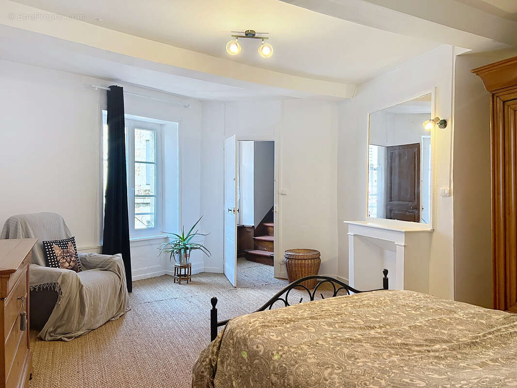 Maison à VILLEDIEU-LES-POELES