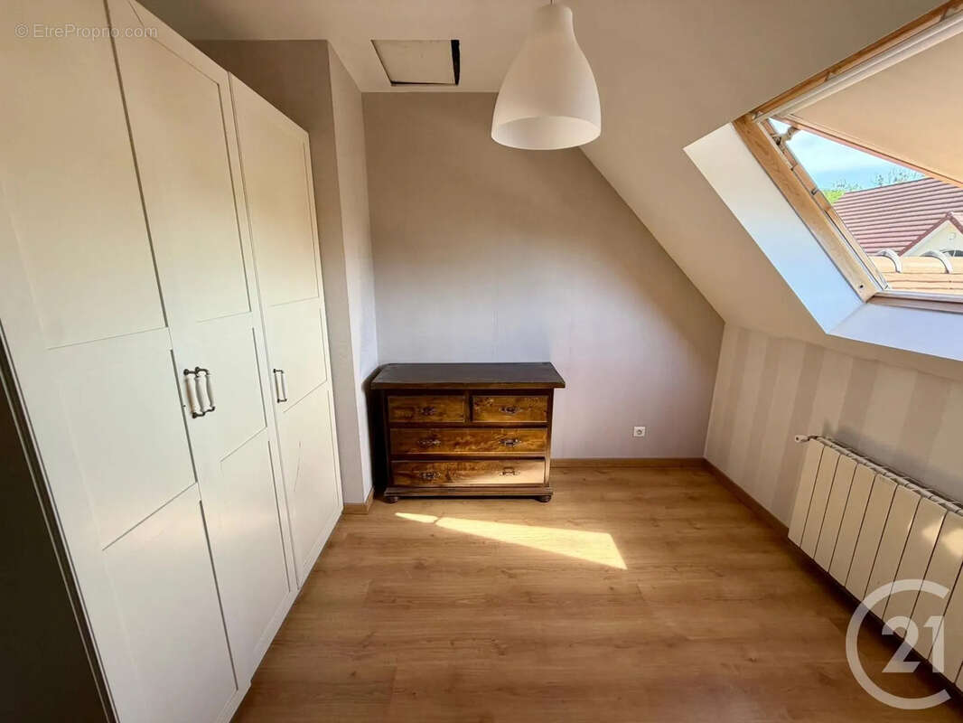 Maison 205 m² à Thieux  - photo 21
