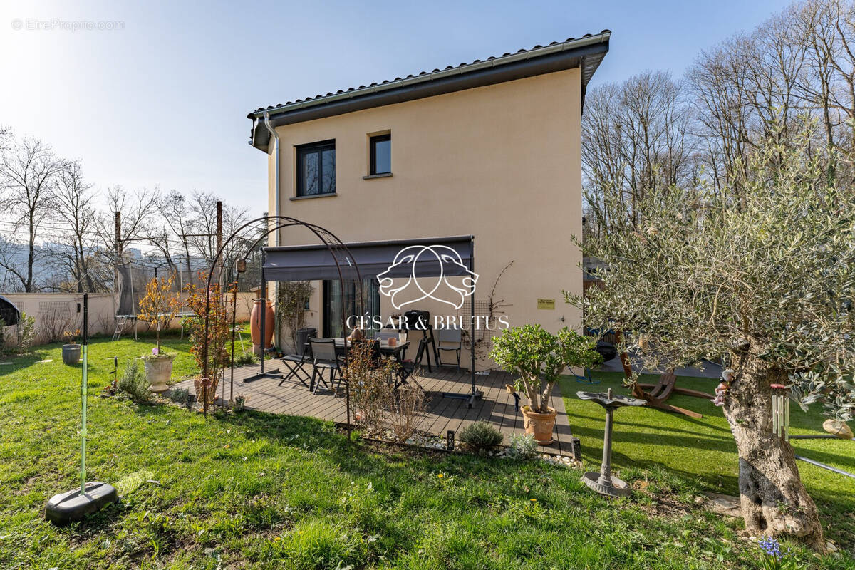 Maison à COLLONGES-AU-MONT-D'OR