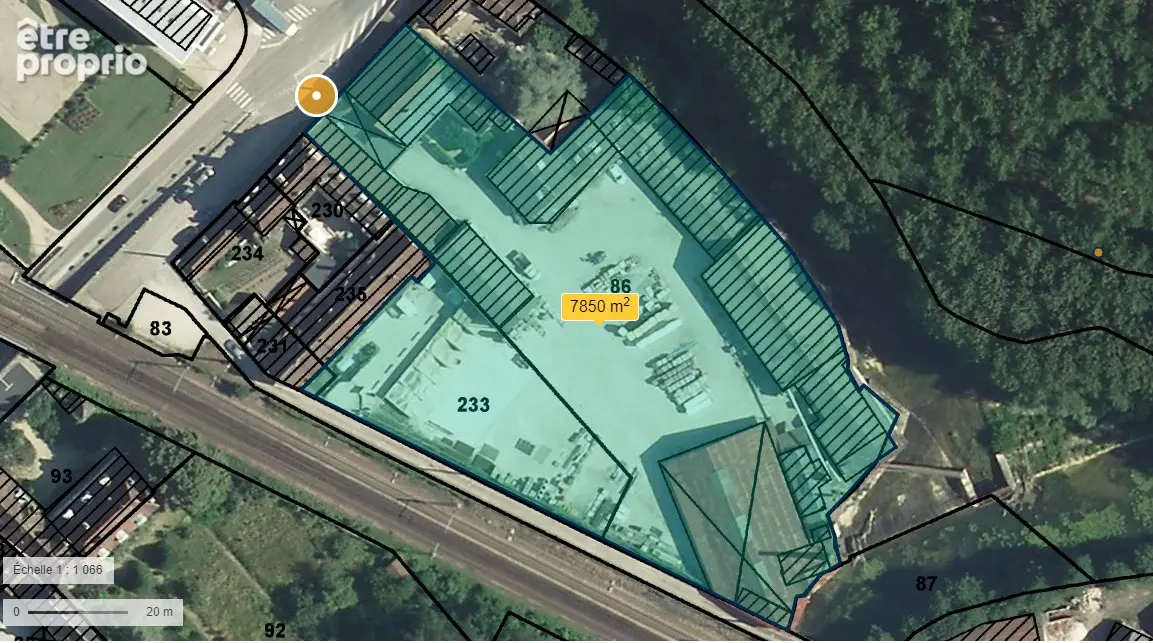 Ensemble immobilier développant 2900m² de surface de bâtiments sur une parcelle de 7850m² - photo 1