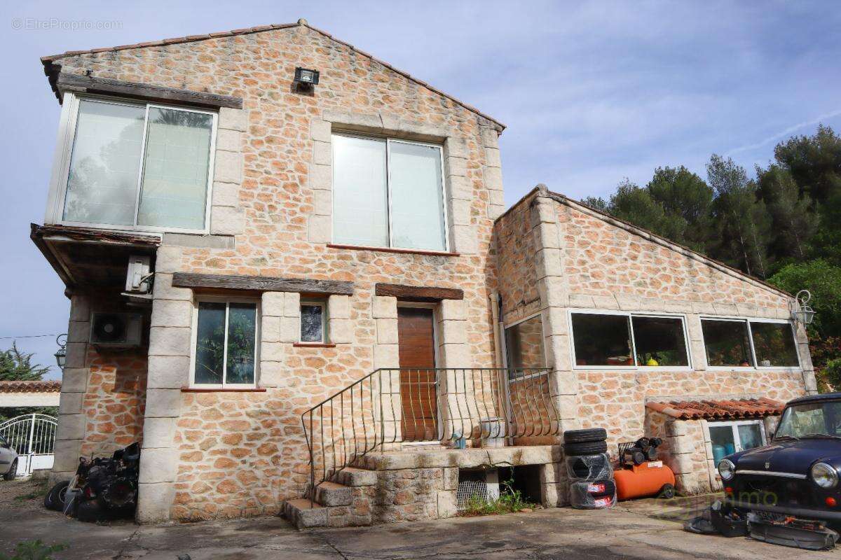 Maison à ROQUEVAIRE