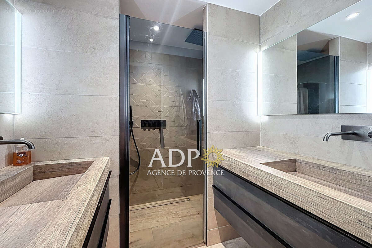 Appartement à MANDELIEU-LA-NAPOULE