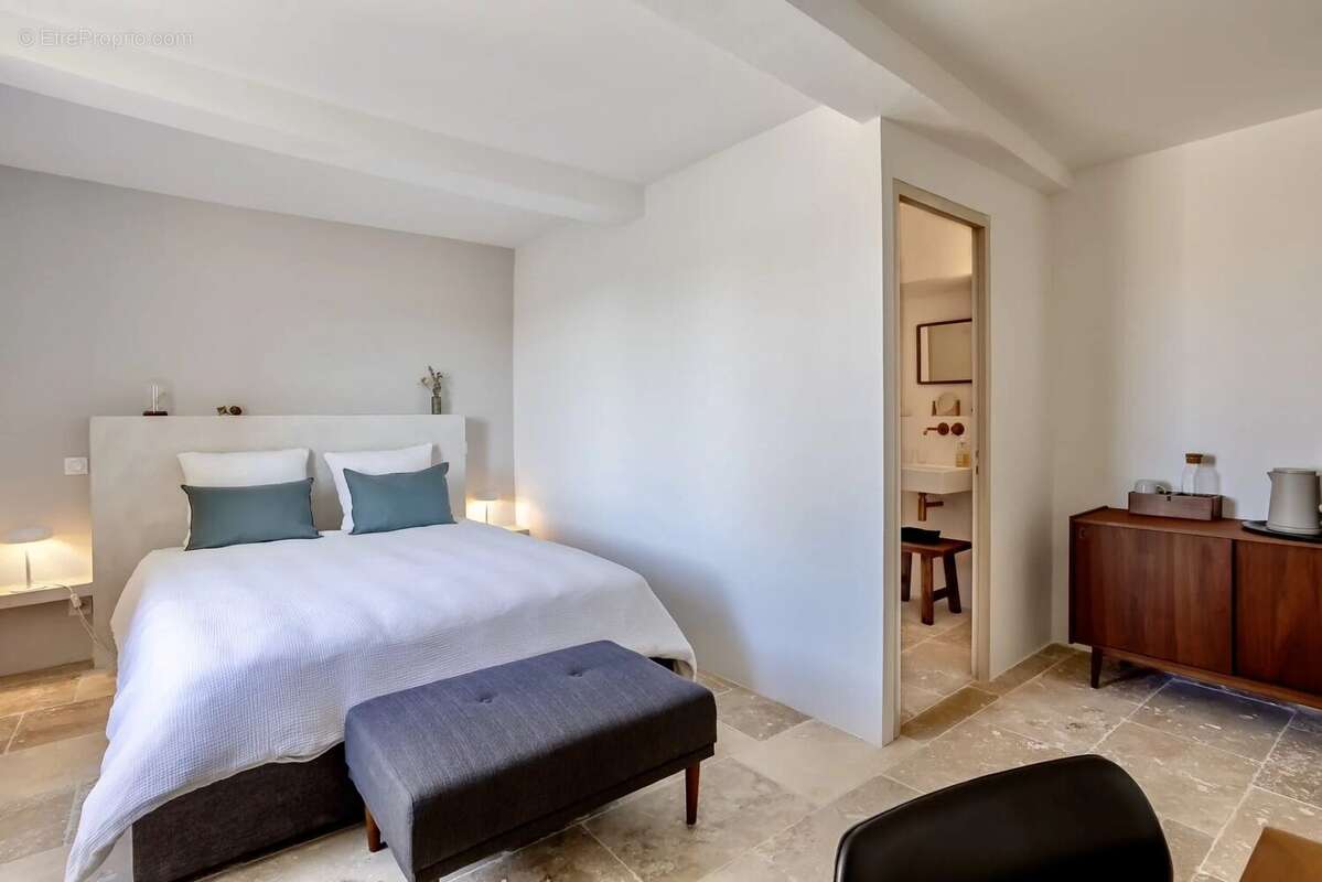 Maison à SAINT-SATURNIN-LES-APT