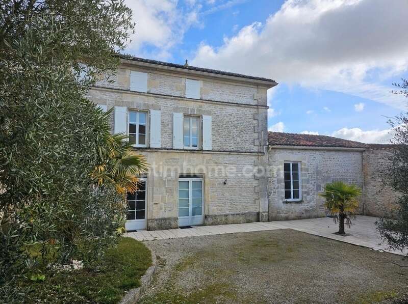 Maison à ASNIERES-SUR-NOUERE