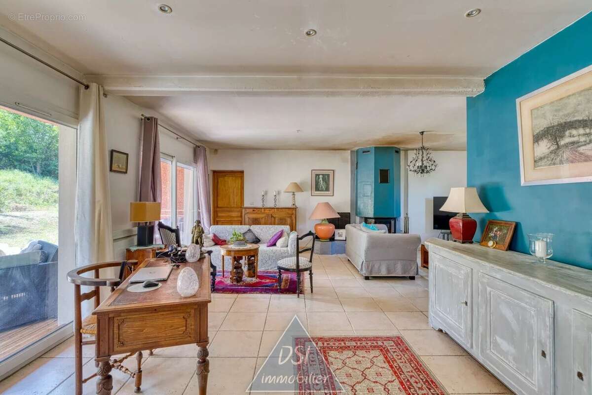Maison contemporaine de 195 m² – 5 chambres – Terrain de 1 645 m² – NEYRON - photo 3