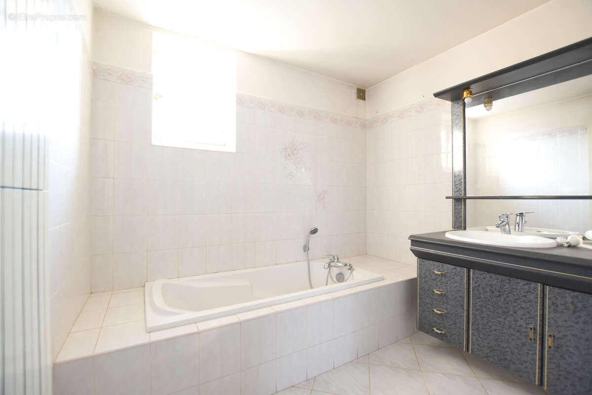 Maison à LES ESSARTS-LE-ROI