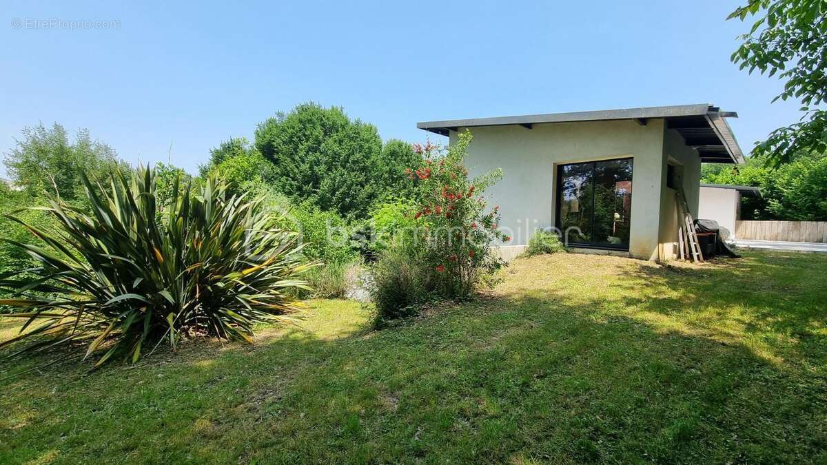 Maison à BUSSAC-SUR-CHARENTE