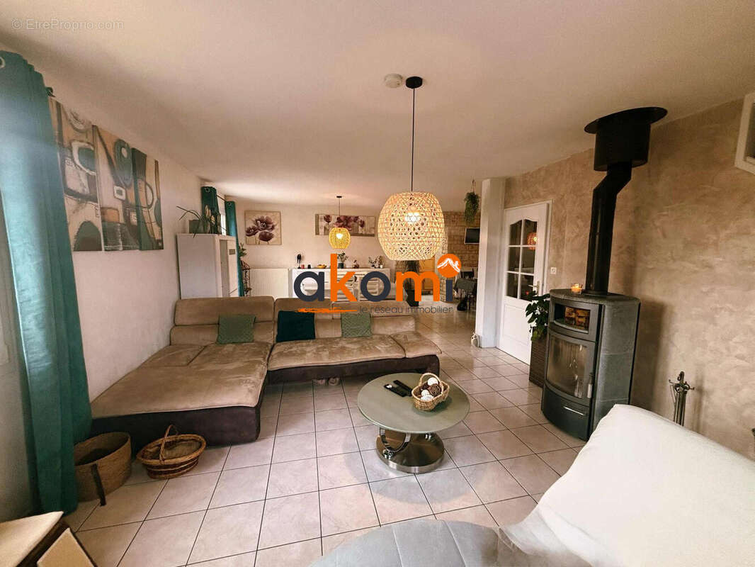 Maison à LA HOUSSIERE