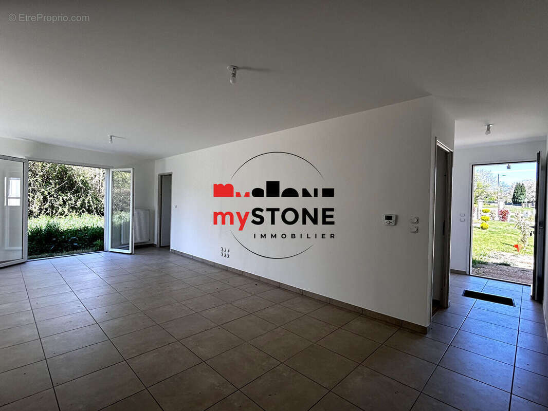 Maison à VARENNES-LES-MACON