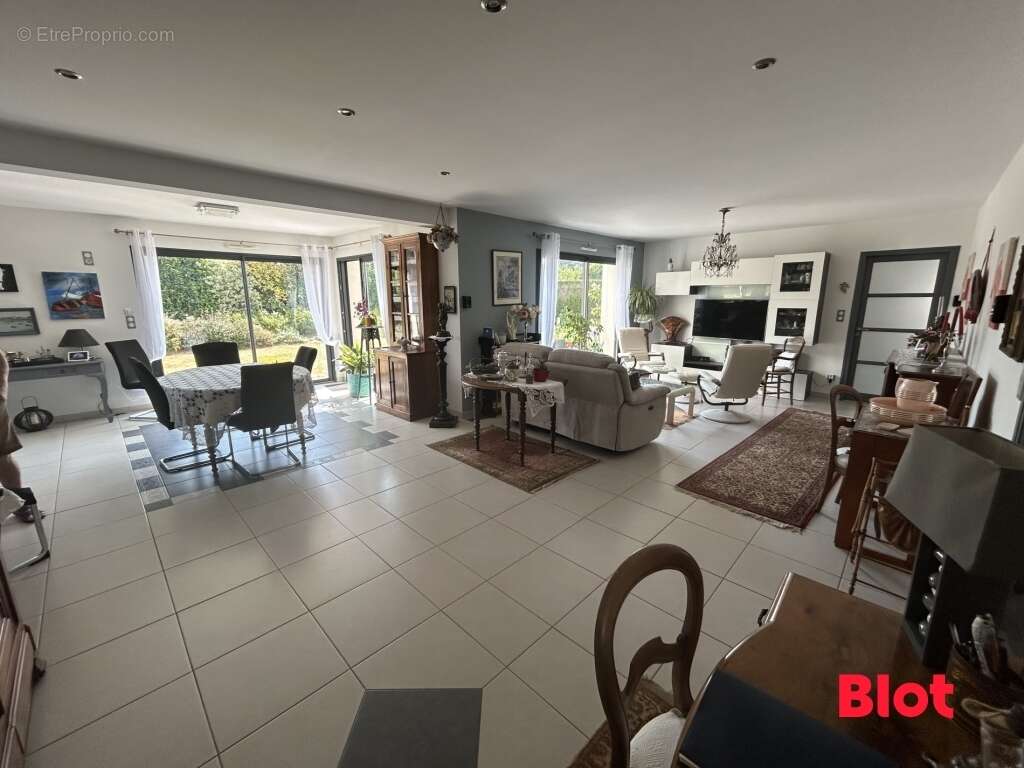 Maison 132 m² à Chasne-Sur-Illet  - photo 7