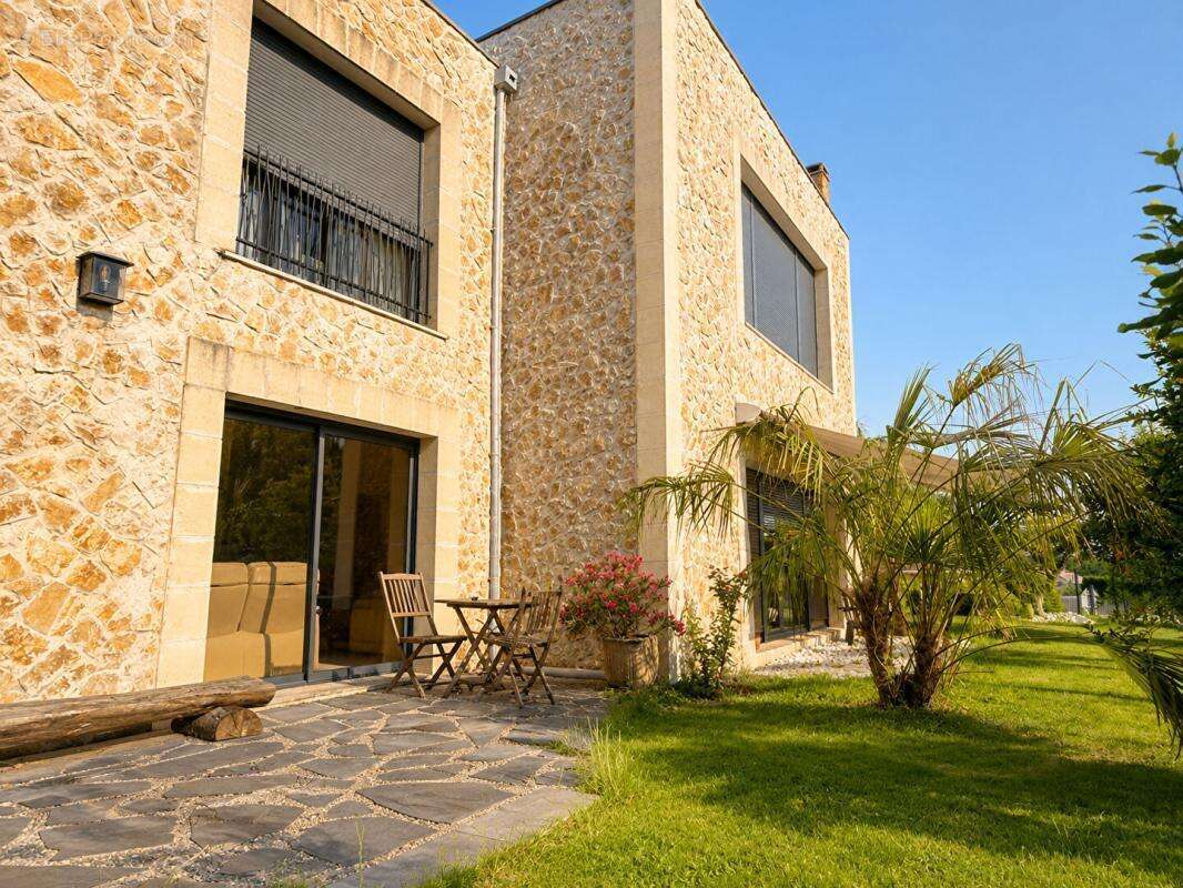 Vente Maison 240m2 FLOIRAC (33270) - photo 2
