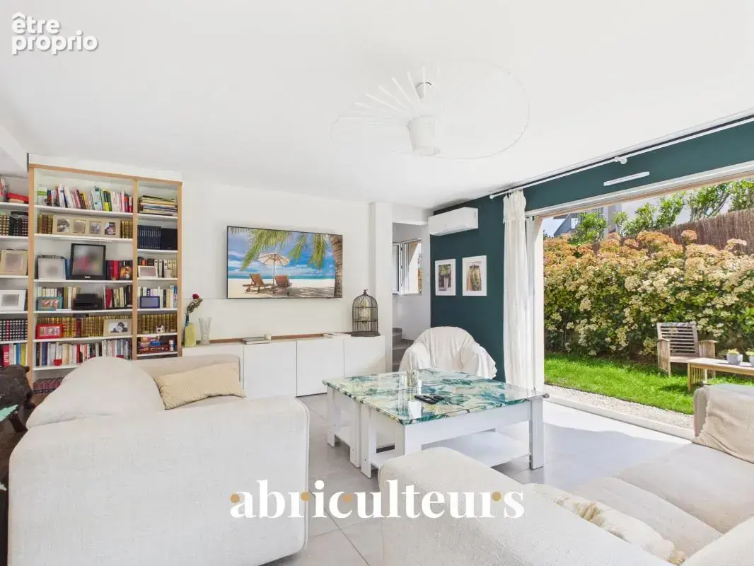 Maison familiale contemporaine de 120 m² de DPE A avec Mini-piscine éco en vente au Centre Saint-Laurent-du-Var (06700) - photo 8