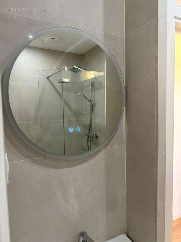 Salle de douche - Appartement à NICE