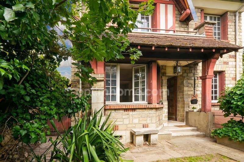 Maison à LA GARENNE-COLOMBES