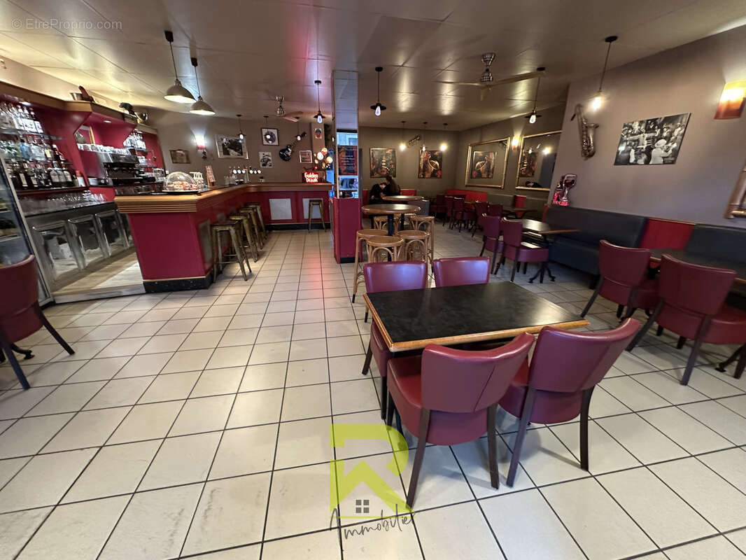 Bar Pub licence IV et ses 2 appartements - photo 9