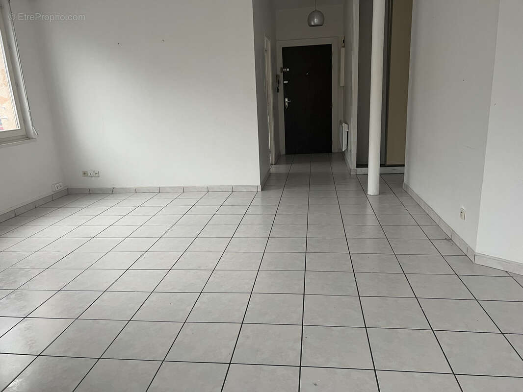 Nevers appartementce type T3, proche de la gare et du centre ville. - photo 7