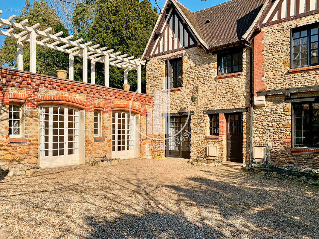Maison à LA CELLE-SAINT-CLOUD