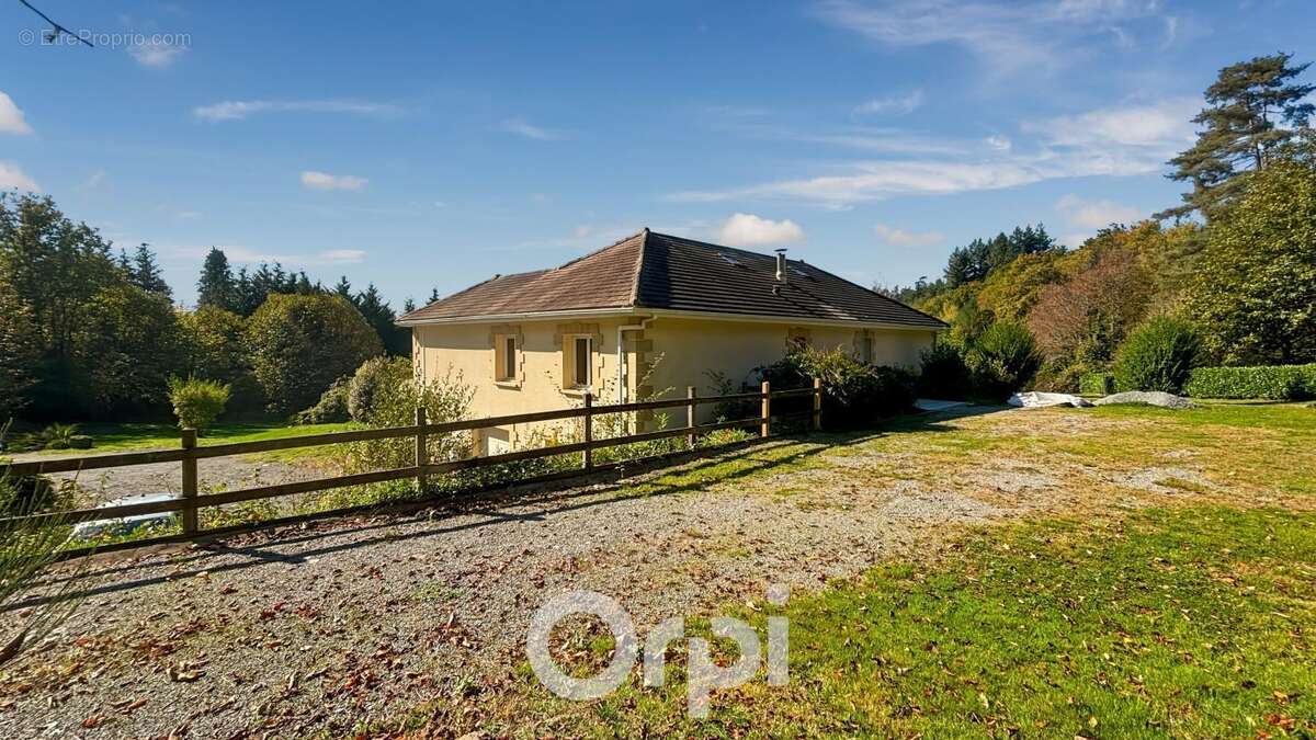 Maison à CHATELUS-LE-MARCHEIX