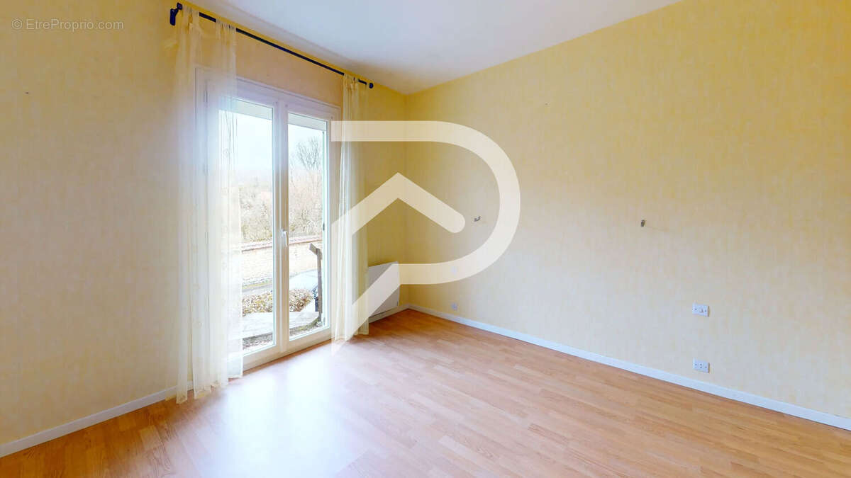 Maison à NEUILLY-SUR-SUIZE