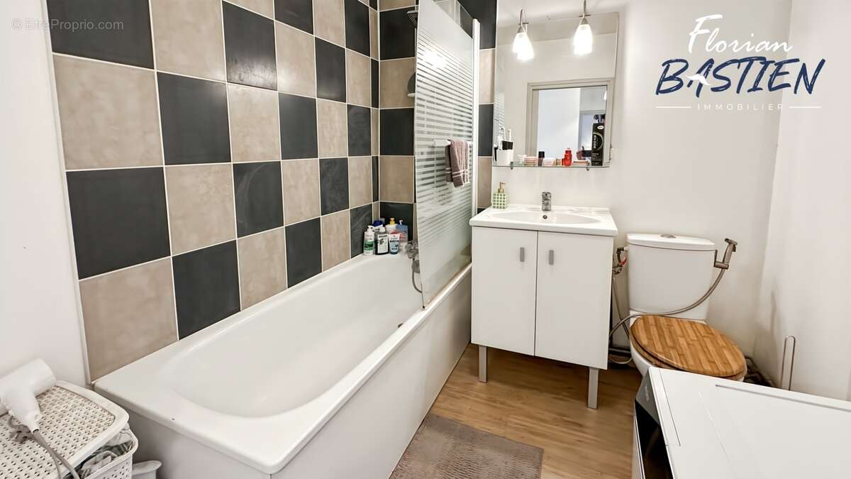 Immeuble en centre-ville – 3 lots – 27 000€/an - photo 4