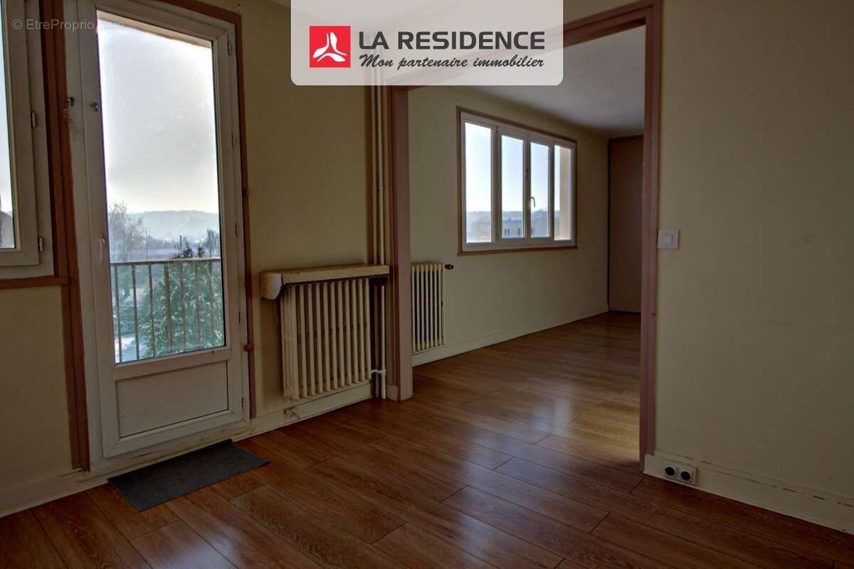 Appartement à LES CLAYES-SOUS-BOIS