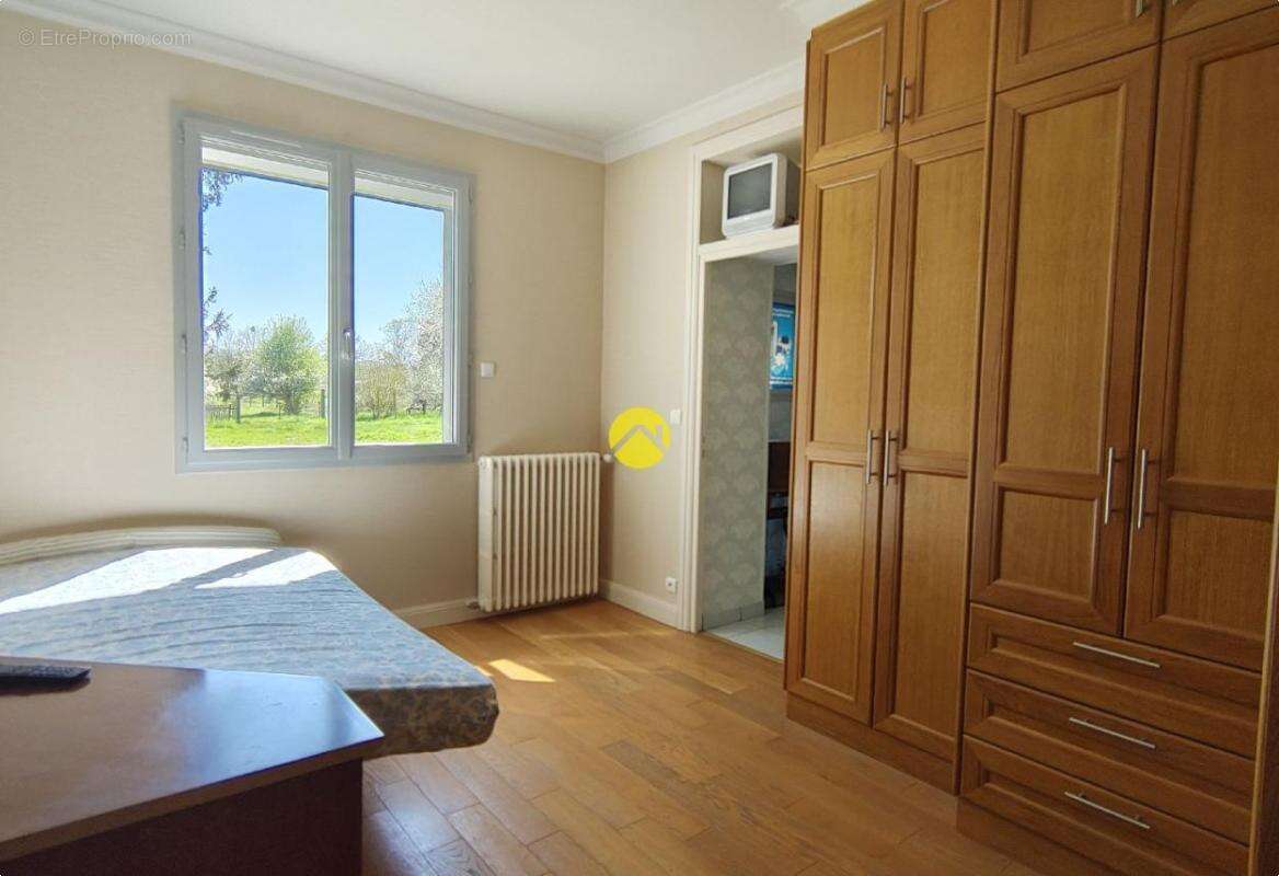 Maison à SAINT-DENIS-DE-JOUHET