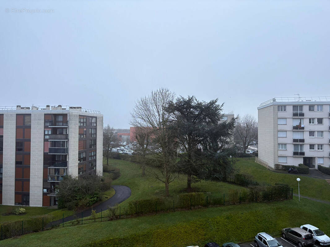 Appartement à FONTENAY-LE-FLEURY