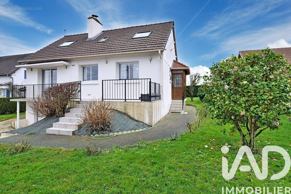 Photo 1 - Maison à CRECY-LA-CHAPELLE