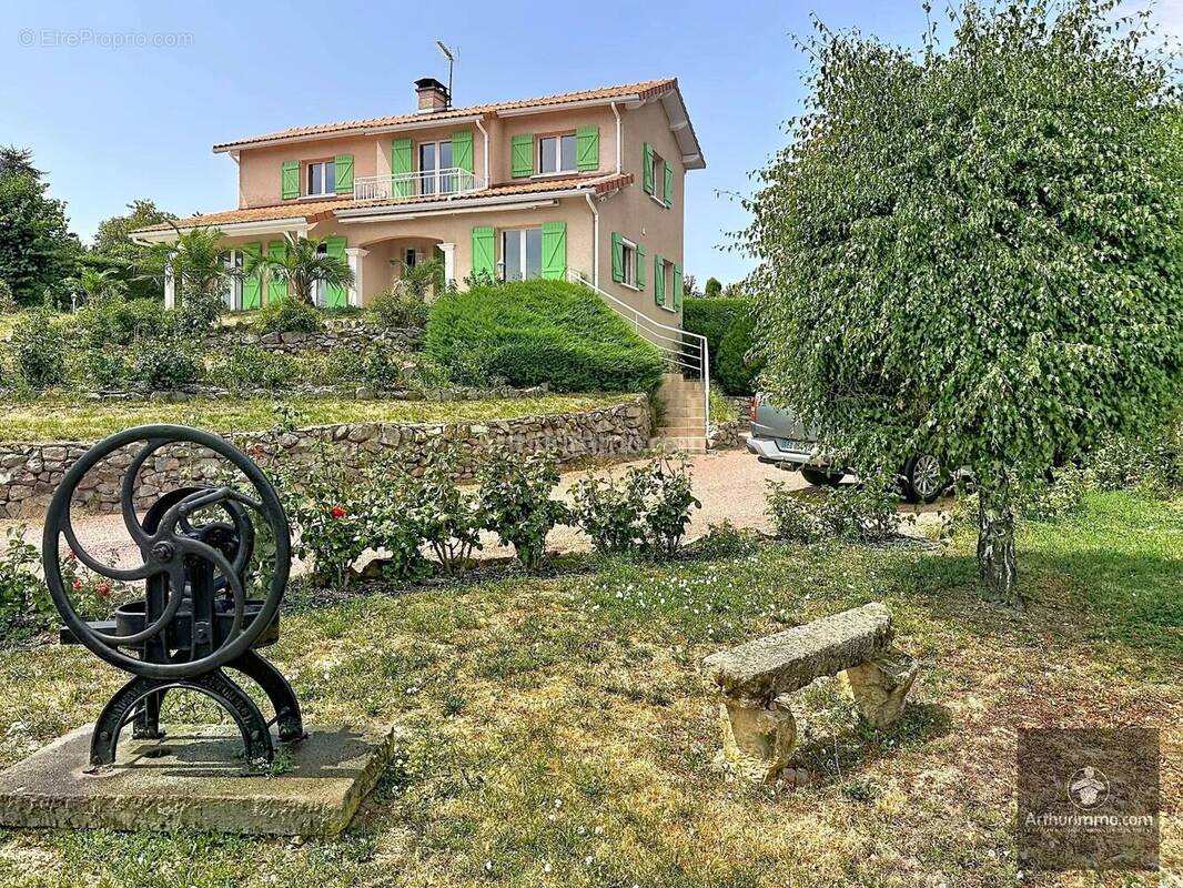 Maison à VILLEMONTAIS