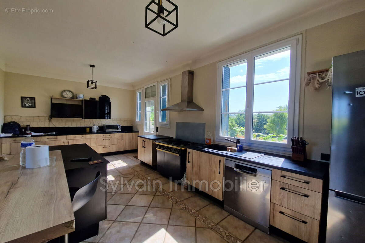 Maison 216 m² à Saint-Germer-De-Fly  - photo 7