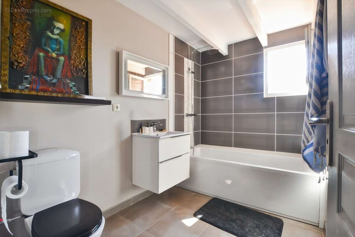 Montady – Maison familiale de 184 m² avec piscine et véranda - photo 27