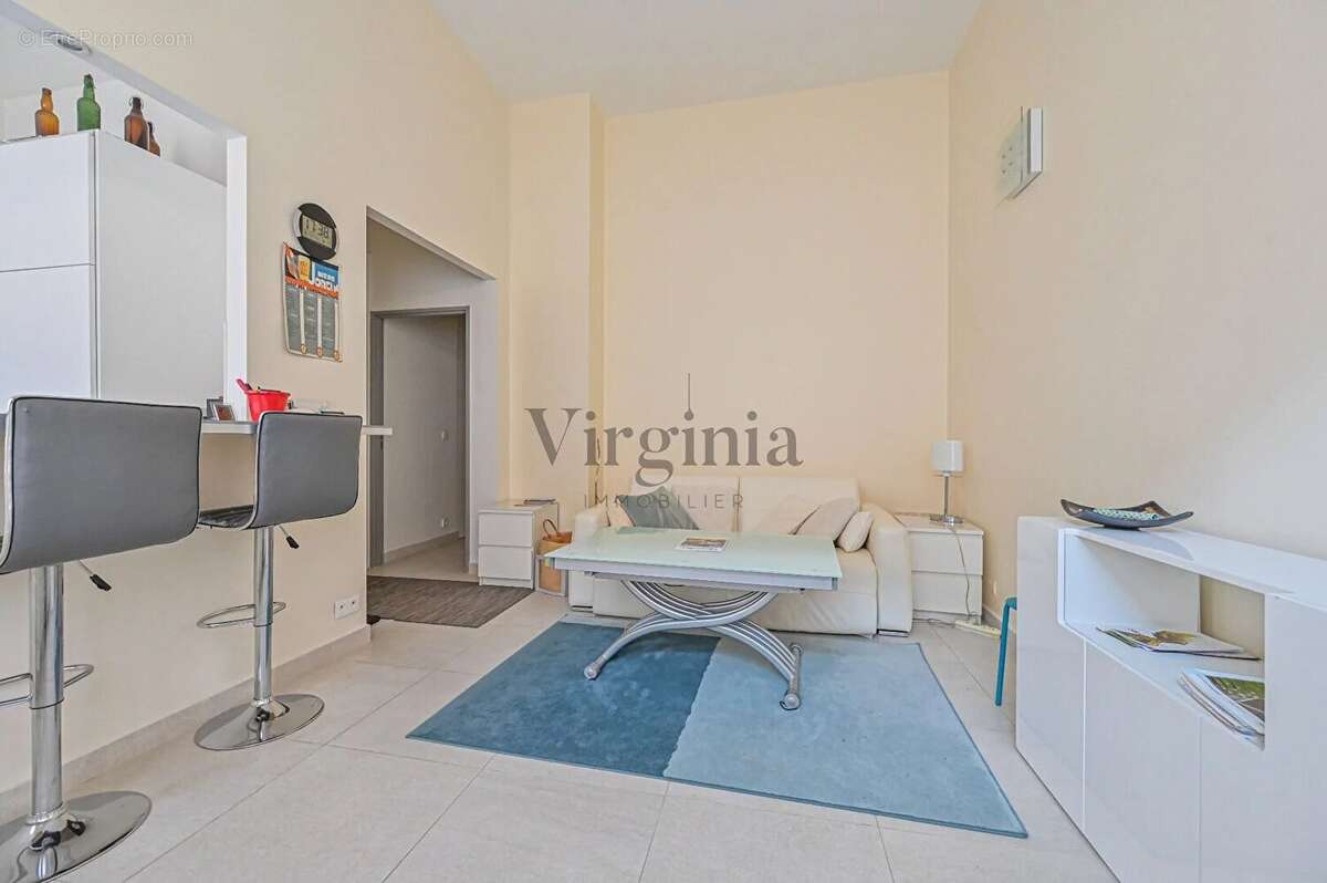 Appartement à CHARENTON-LE-PONT