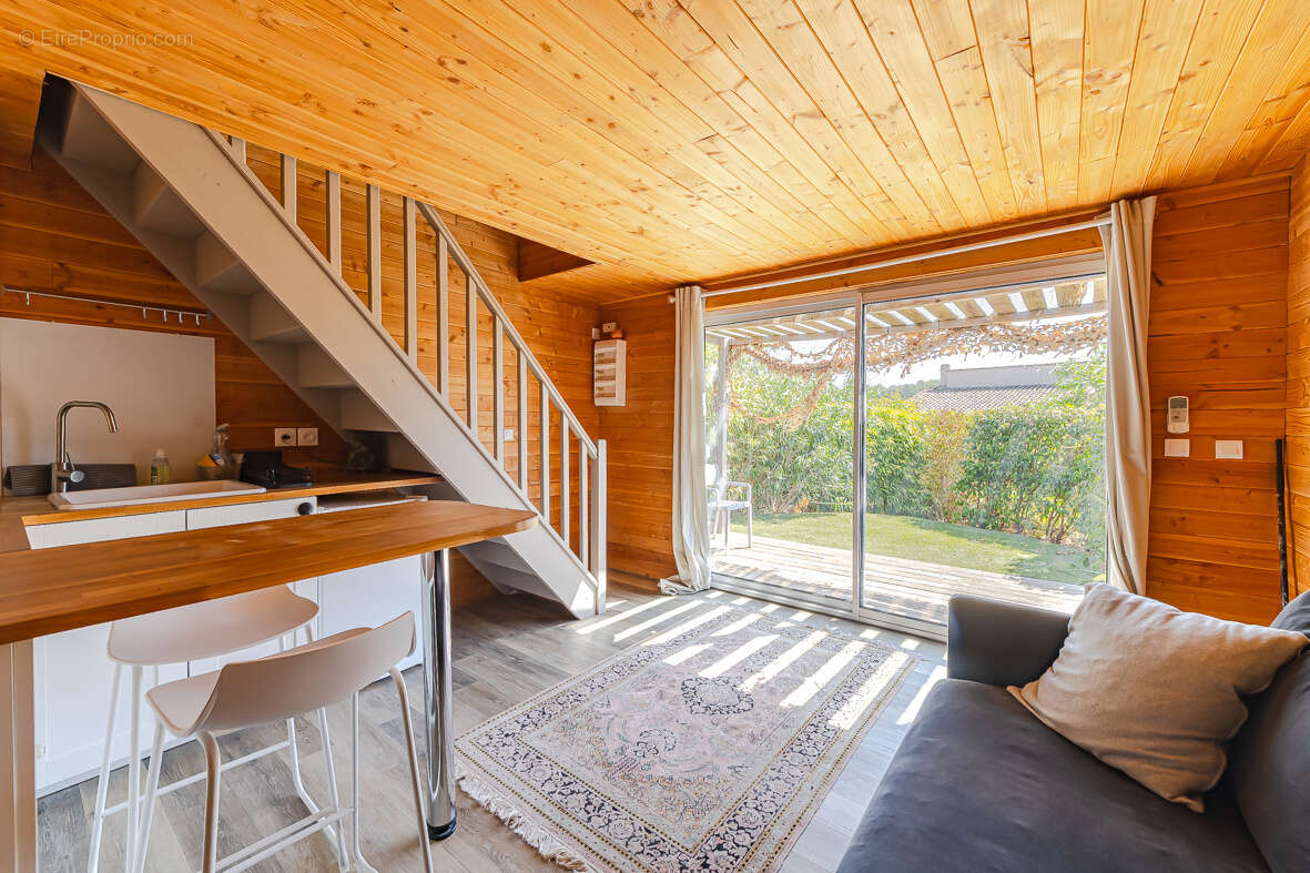 Roquefort-la-Bédoule   Maison de plain-pied sur un terrain de 2 832 m2 avec piscine et dépendances - photo 12